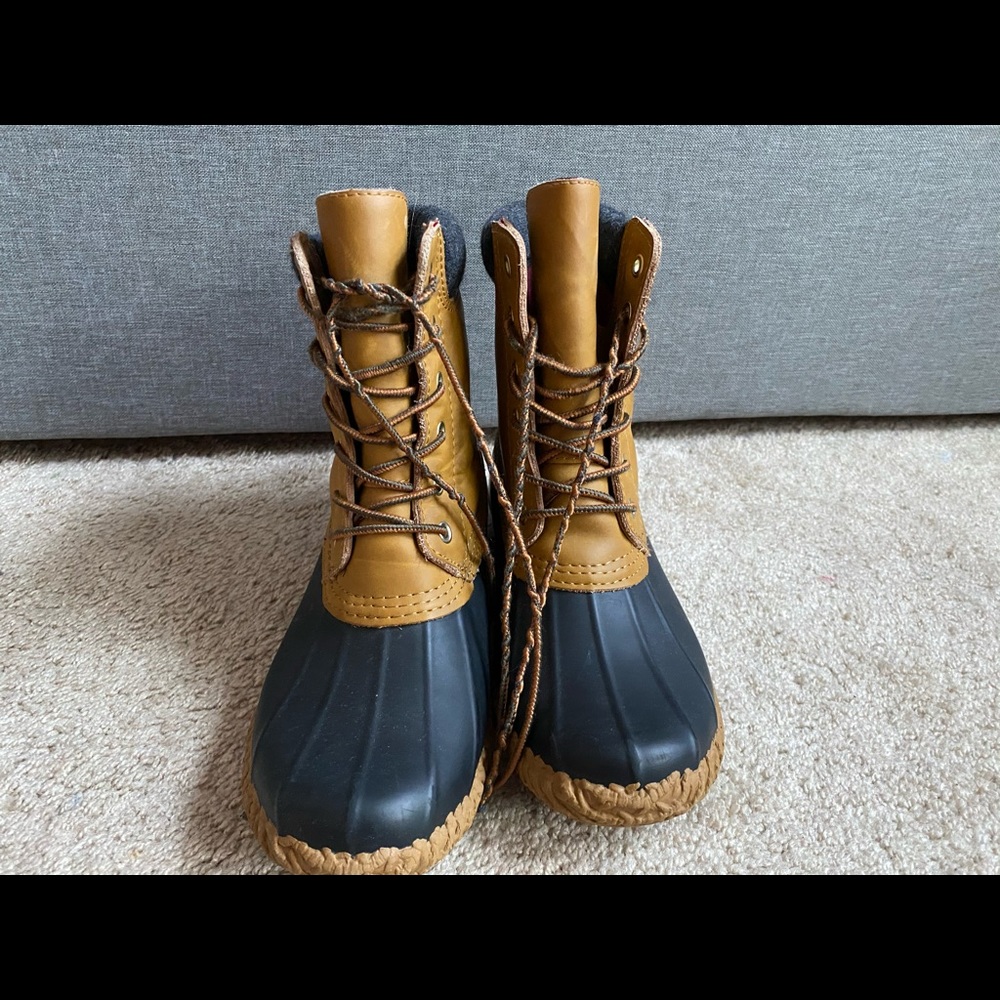 Women’s Size 8 Tommy Hilfiger boots!